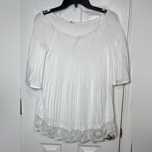 *mittoshop* Women’s Large Off the Shoulder White Pleated Blouse w/Delicate Lace